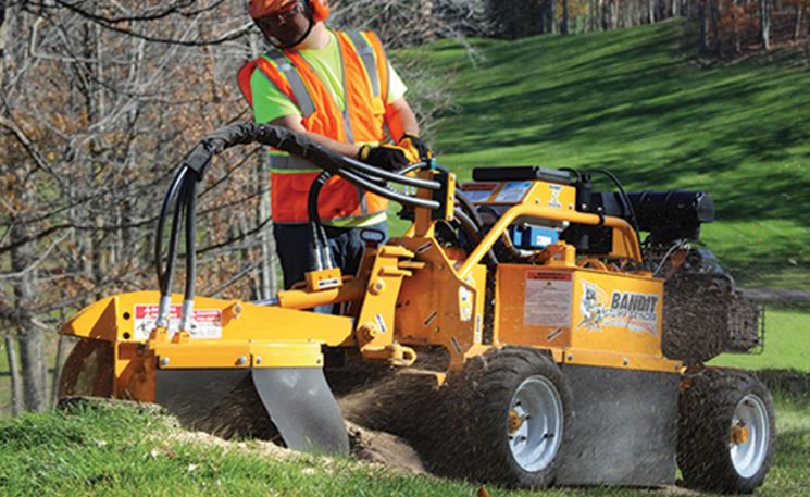 .Bandit 2250XP stump grinder 44 HP Diesel 4x4 w/ grade blade (1)