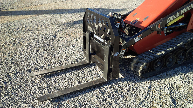 Rent Arrow Pallet Forks for Stand On Skid Loader (0)