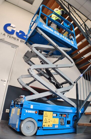 14' Scissors Lift. Slab Model w Batteries (0)