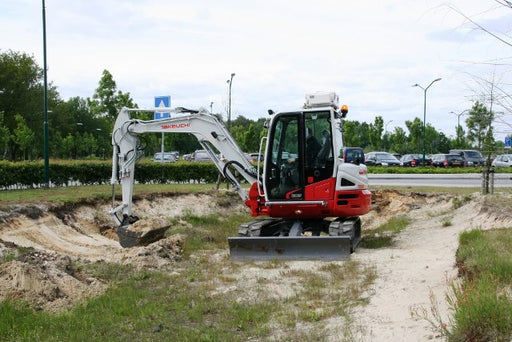 Rent a Takeuchi Excavator Digger 6 Ton w/ Hydraulic Thumb (1)