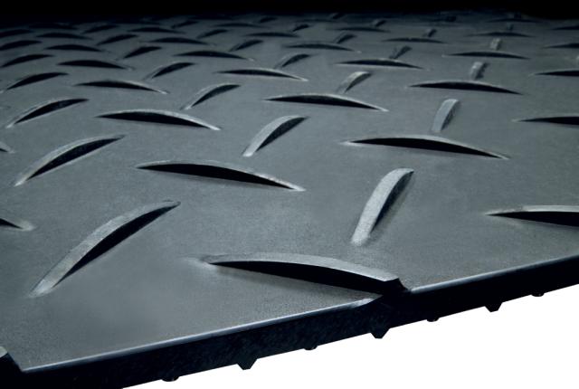 .4' x 8' AlturnaMat (1) Diamond (1) Smooth. Black (1)