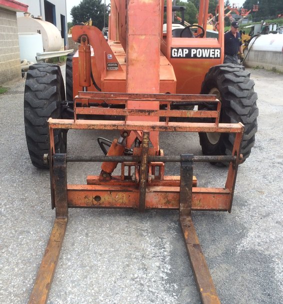 Used 2002 Skytrak 8042 forklift (2)