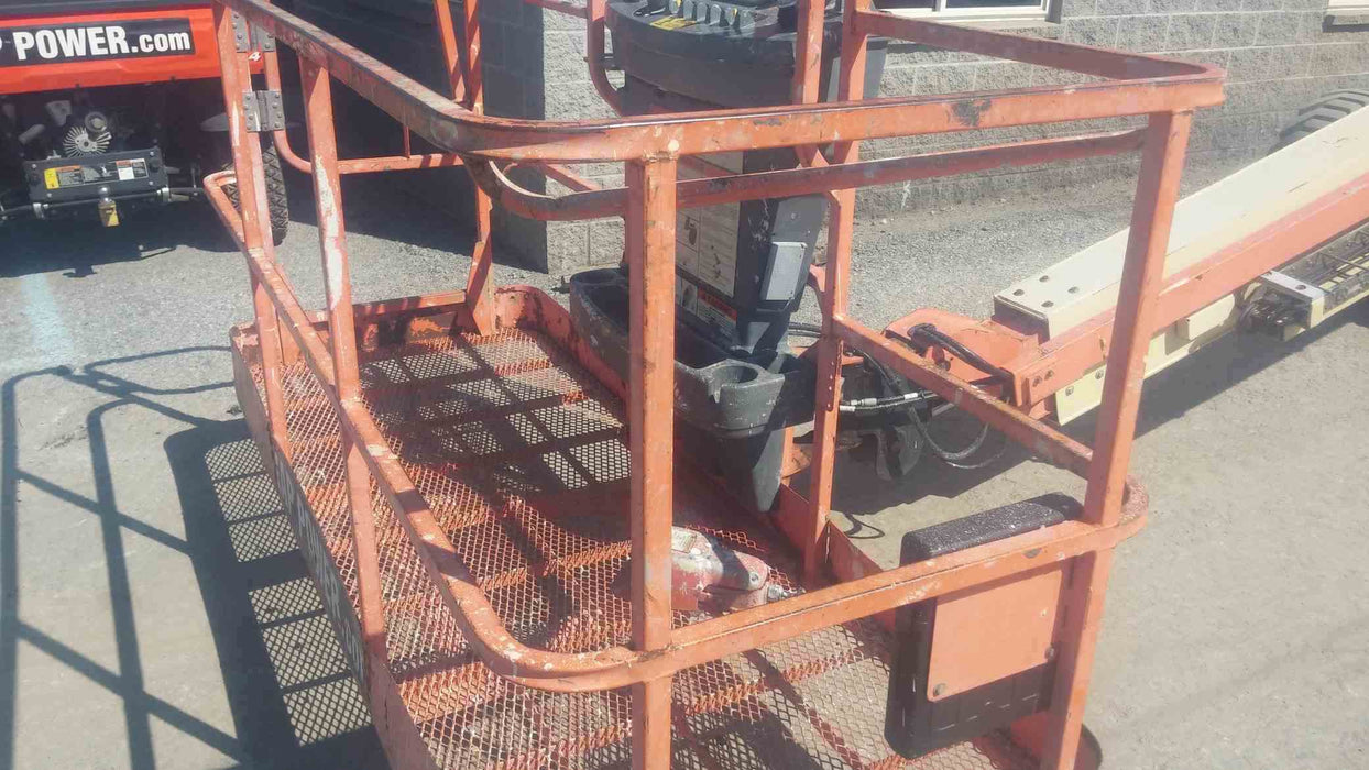 Used 2006 JLG 40' Straight Boom Lift 4x4 (2)