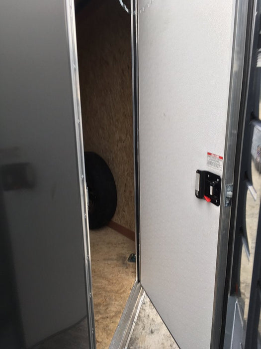 Rent a 16' Enclosed Trailer (4)