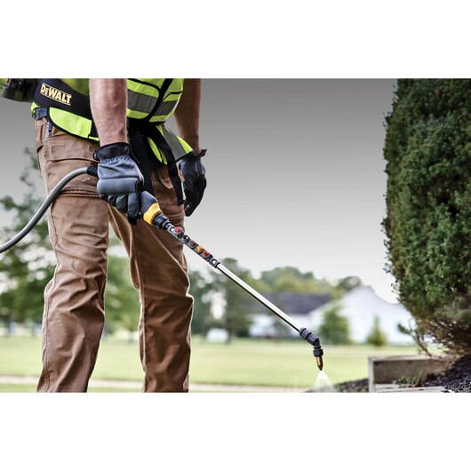 Dewalt 4 gal. Cordless Backpack Sprayer (1)