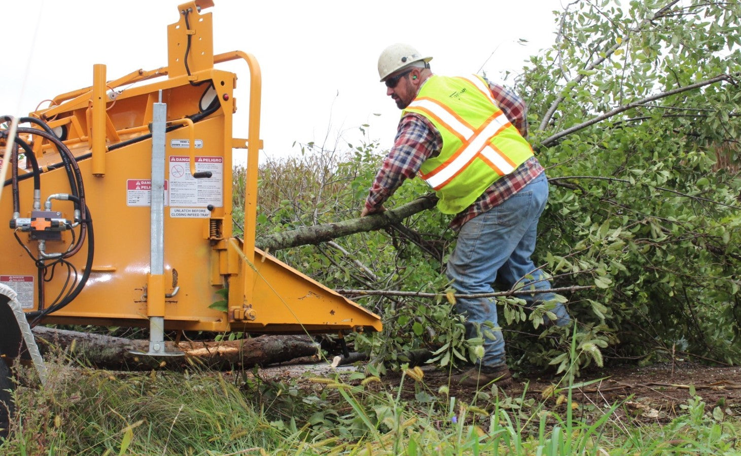 Rent-Wood-Chipper-2-10-Material